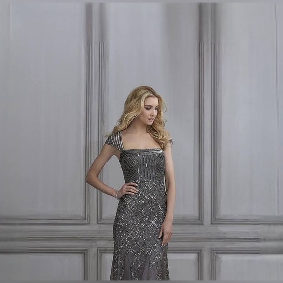 Adrianna Papell Platinum Gown 40103 Size: 2 - Picture 2 of 10